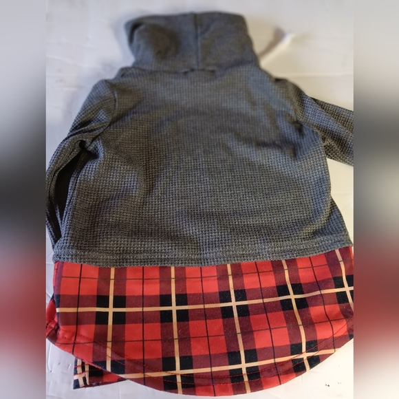 Girl long sleeve light pull over sweater red plaid Grey size large - Picture 2 of 3